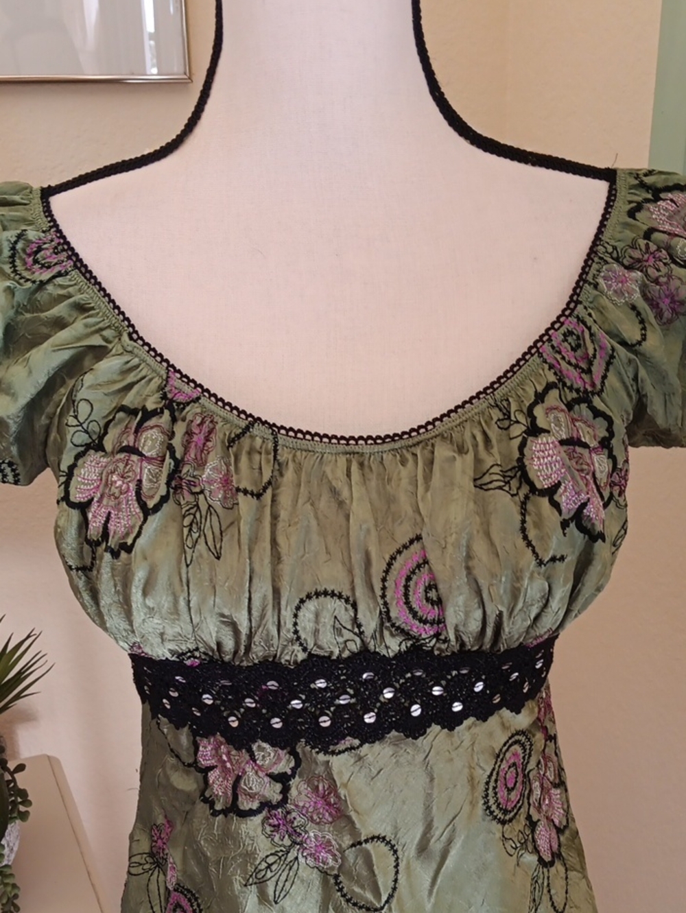 Heart Soul Olive Green Satin Top with Black Lace and Pink Floral Embroidery. Y2K - Picture 2 of 12